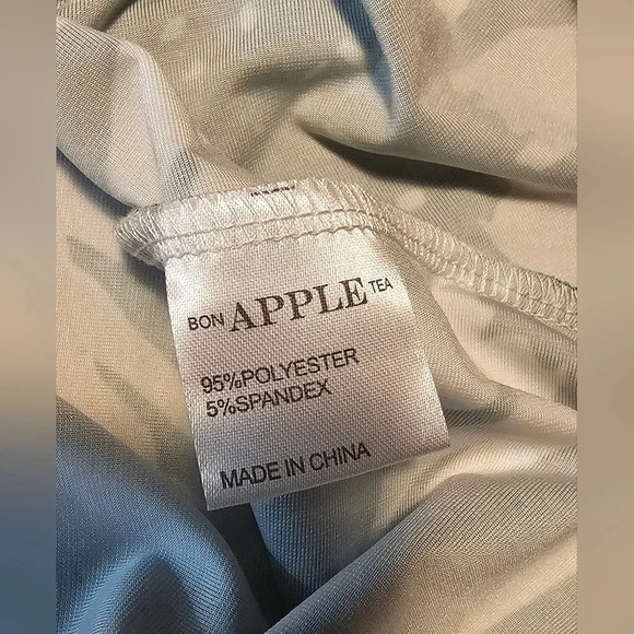 Bon Apple Tea Women's V Neck Long Sleeve Green Daisy Floral Blouse SZ Medium NWT - Picture 7 of 10